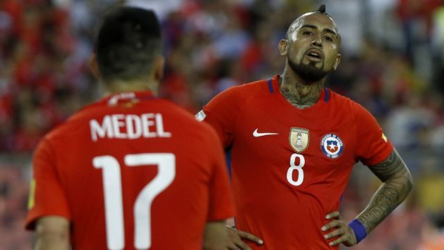 Arturo Vidal ardió en La Plata