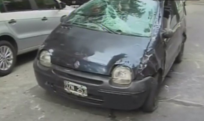 Mandaba mensajitos por Whatsapp y chocó contra 4 autos