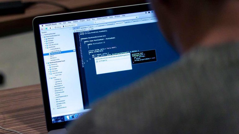 Microsoft y Google refuerzan sus planes para que chicos y grandes aprendan a programar