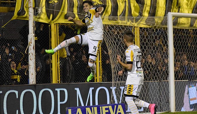 Olimpo lo dio vuelta y bajó a Estudiantes