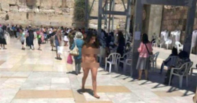 Mujer se desnudó en el Muro de los Lamentos: acabó arrestada