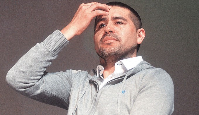 Román respondió a través de terceros a Carlos Tevez