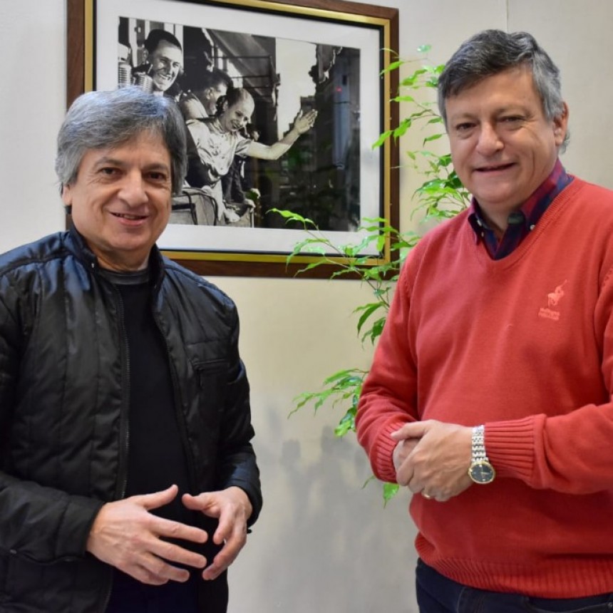 EL INTENDENTE DE TACO POZO CARLOS IBAÑEZ, SE RENIO CON EL GOBERNADOR OSCAR D. PEPPO ANALIZARON LAS OBRAS QUE SE EJECUTAN, SU PRONTA INAGURACION,  Y SU VISITA  A  LA  LOCALIDAD  EN SU FIESTA PATRONAL…