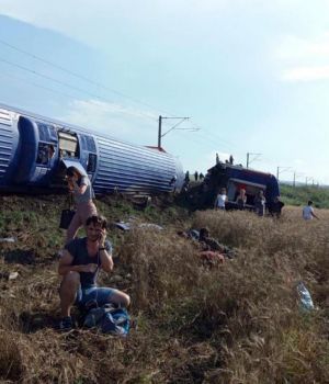 Descarriló tren en Turquía: 10 muertos y 73 heridos