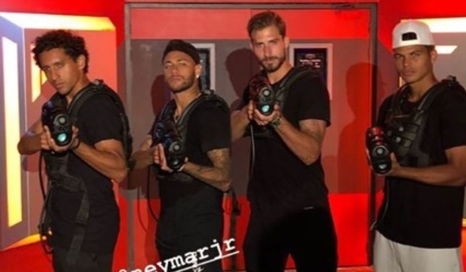 Neymar tirá del láser tag
