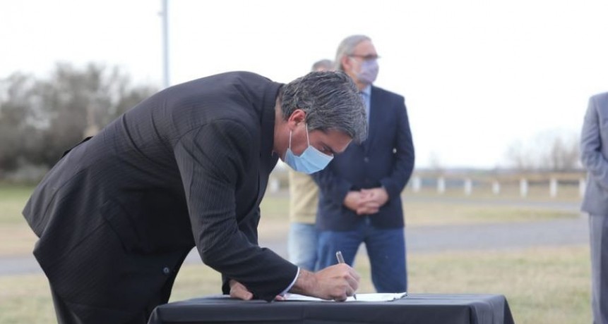 JUNTO AL PRESIDENTE DE LA NACIÓN, ALBERTO FERNÁNDEZ, EL GOBERNADOR JORGE CAPITANICH FIRMÓ EL ACUERDO FEDERAL HIDROVÍA PARAGUAY-PARANÁ