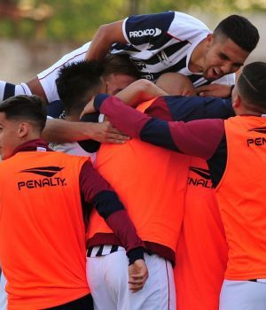 Gracias a un roscazo, Talleres enterró al Funebrero