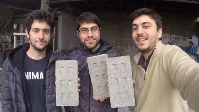 Google premió argentinos que convierten basura en viviendas