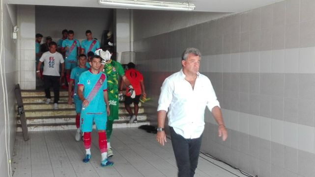 Humbertito se arrepintió y sigue como DT de Arsenal