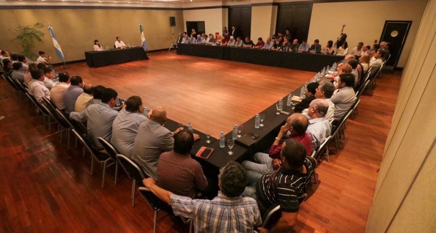 Capitanich pidió a los intendentes “construir una gran concertación política, económica y social”