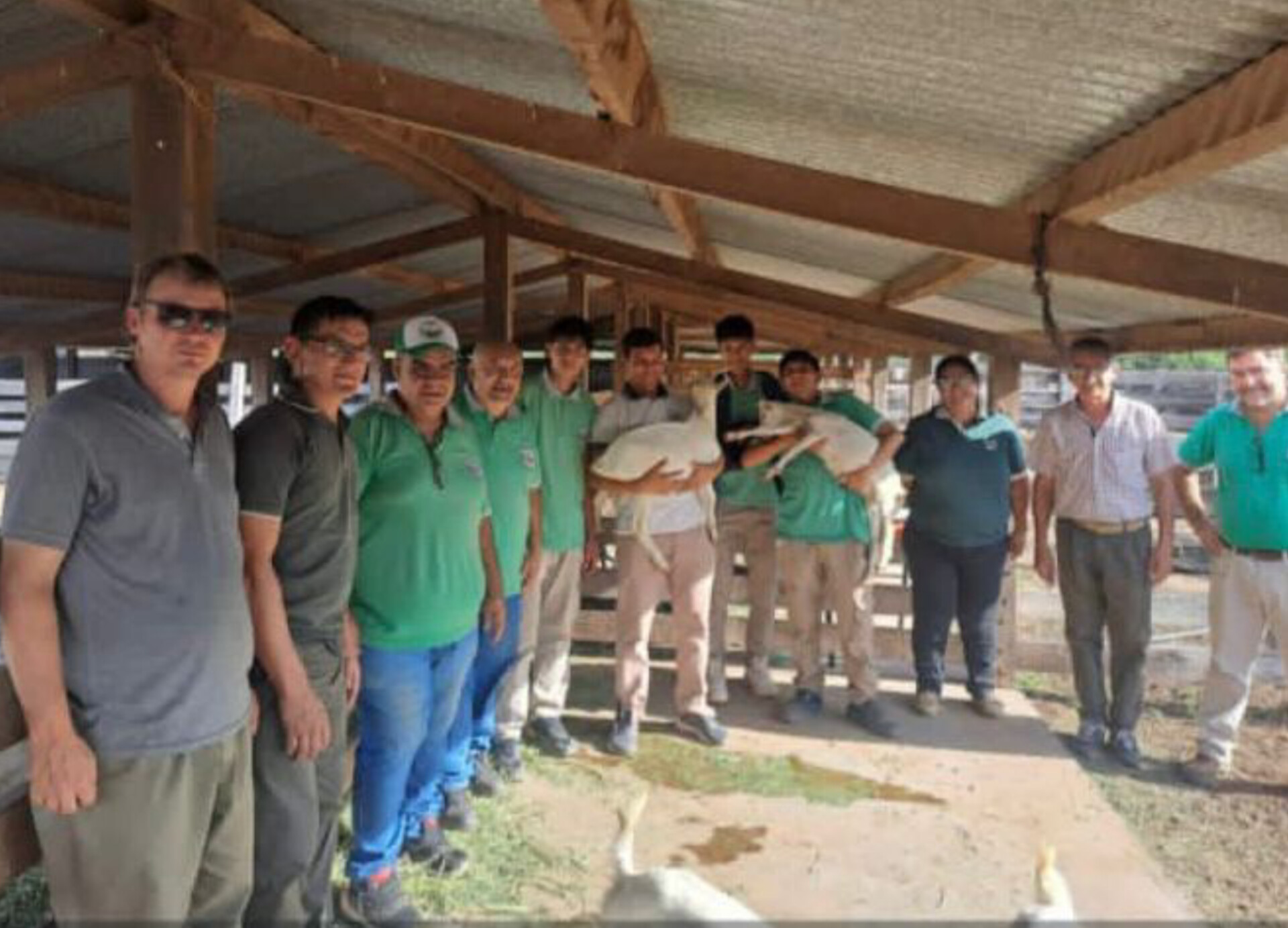 PROGANO ENTREGÓ NÚCLEOS GENÉTICOS CAPRINOS A LA ESCUELA AGROPECUARIA DE TACO POZO
