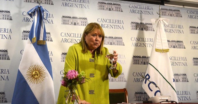 Malcorra asumió la presidencia del Mercosur y hubo escándalo