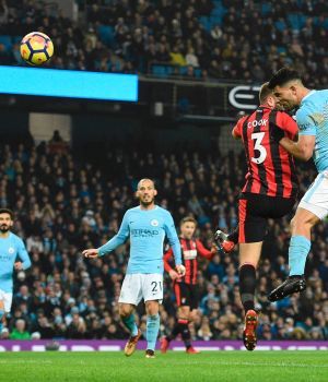Agüero mojó por duplicado en la goleada del City